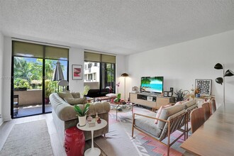 161 Crandon Blvd in Key Biscayne, FL - Building Photo - Building Photo