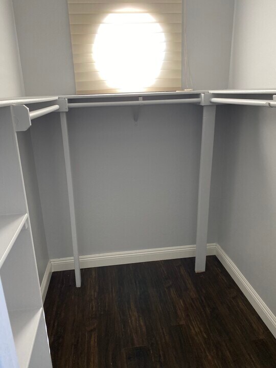 12 Windy Hill Ln in Laguna Hills, CA - Building Photo