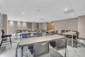 185 SE 14th Ter, Unit 1611 in Miami, FL - Foto de edificio - Building Photo