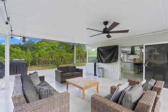 133 SW 159th Way in Sunrise, FL - Building Photo - Building Photo