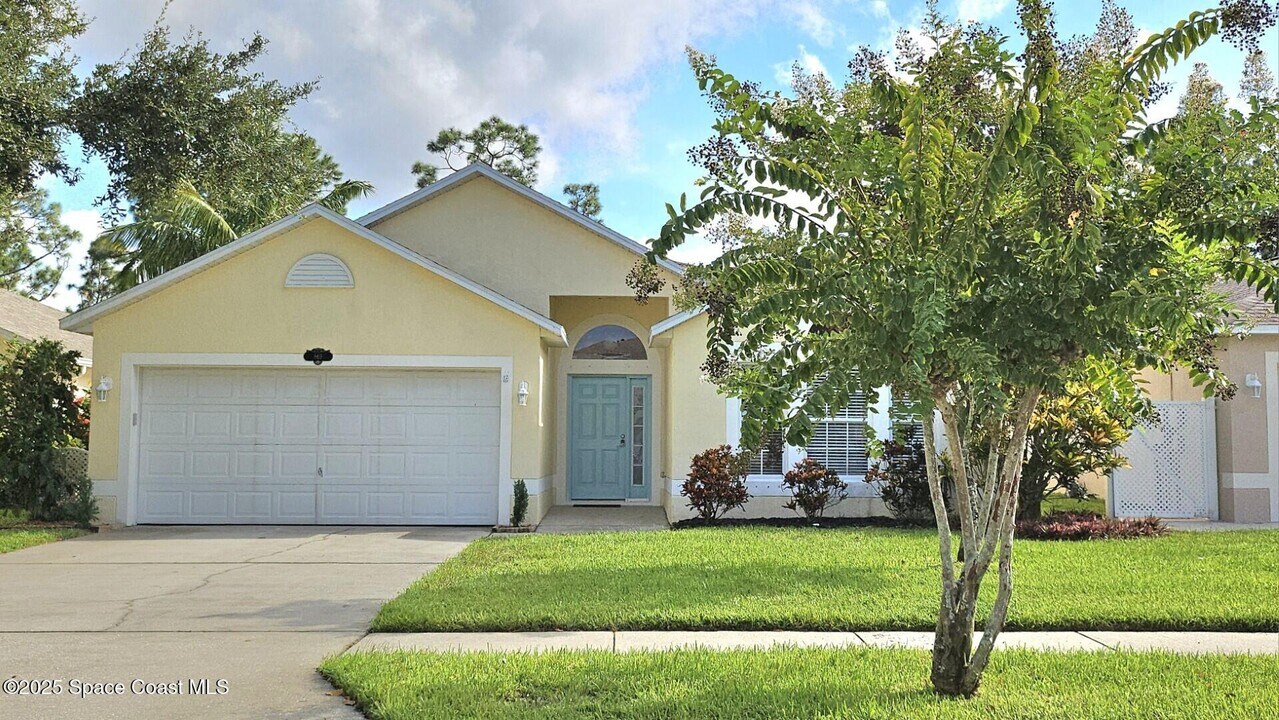 869 Macon Dr in Titusville, FL - Foto de edificio