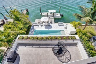 1930 Bay Dr in Miami Beach, FL - Building Photo - Building Photo