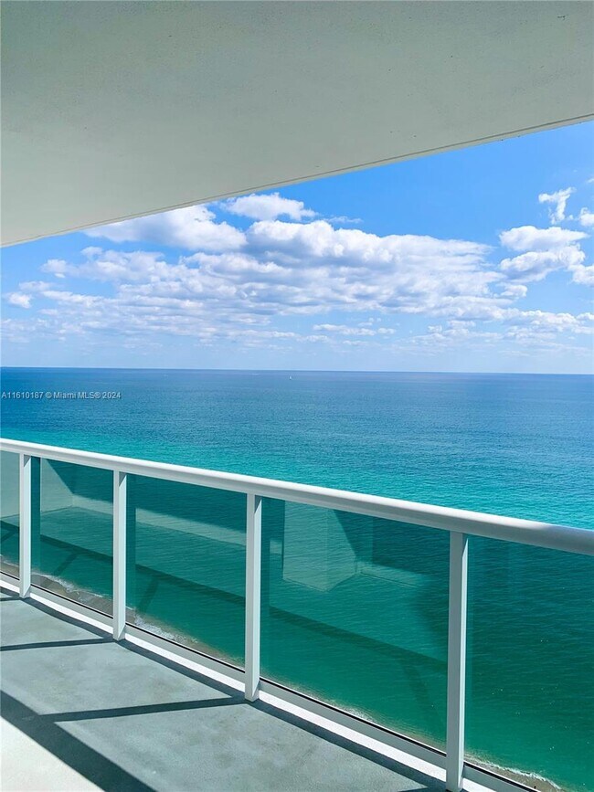 3140 S Ocean Dr in Hallandale Beach, FL - Foto de edificio - Building Photo