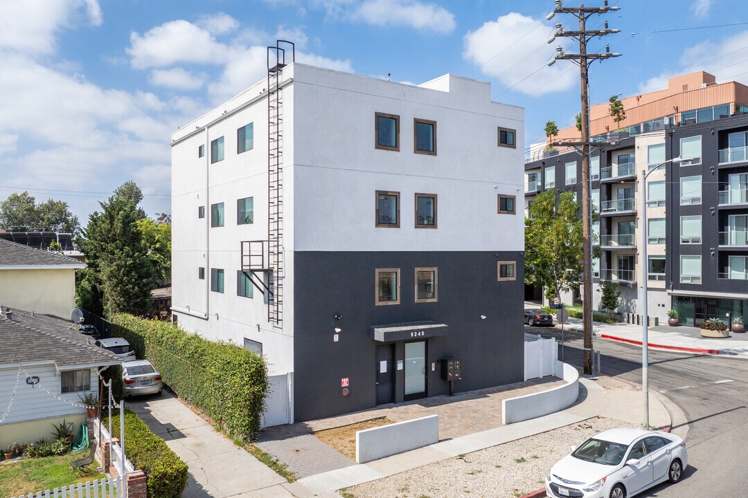 9240 National Blvd in Los Angeles, CA - Building Photo