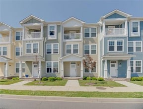 923 E Ocean View Ave in Norfolk, VA - Building Photo - Building Photo