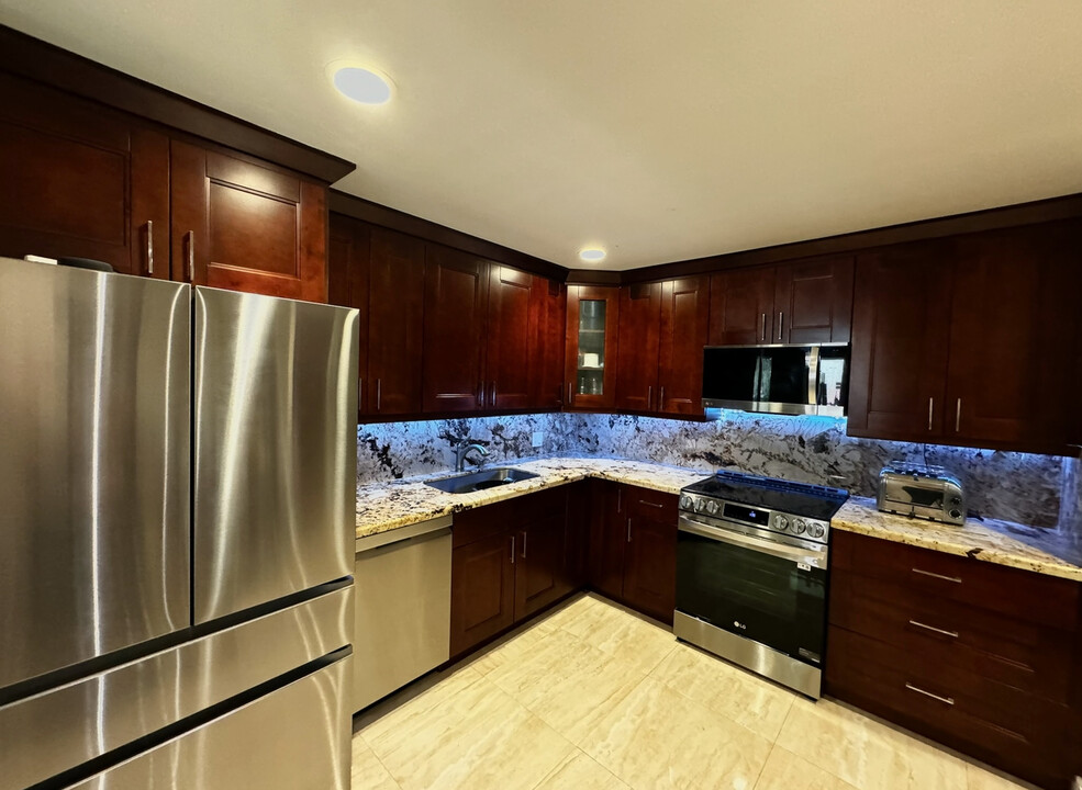 5520 Coach House Cir in Boca Raton, FL - Building Photo