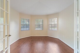 19119 Dove Creek Dr in Tampa, FL - Building Photo - Building Photo