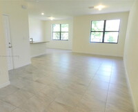 3323 W 100th Terrace in Hialeah, FL - Building Photo - Building Photo