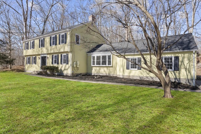 40 Harkness Dr in Madison, CT - Building Photo - Building Photo