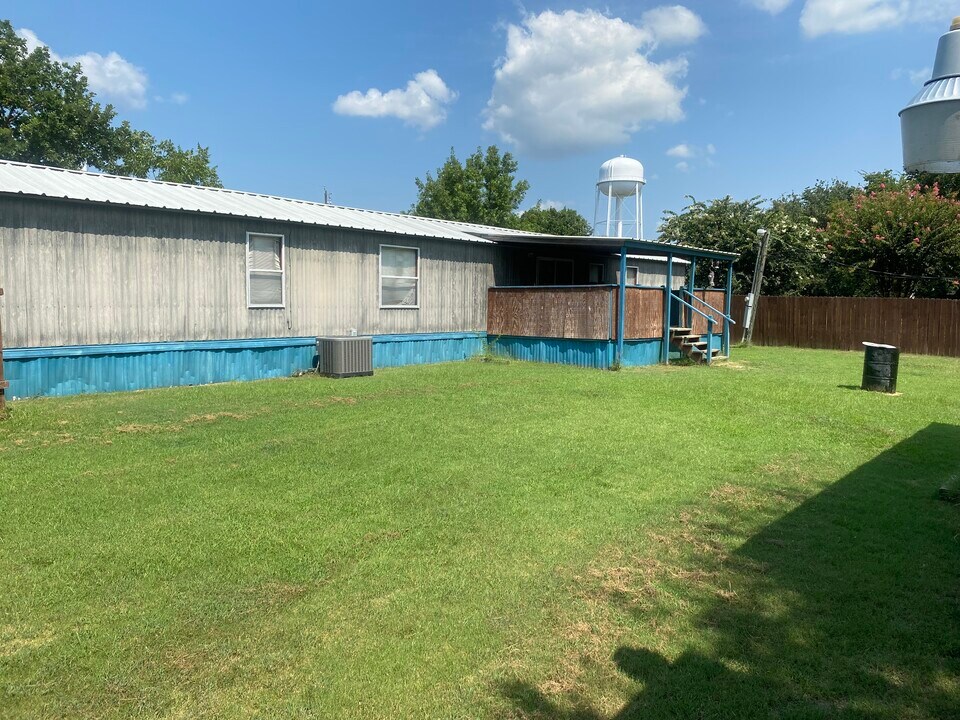 222 Trailwind St in Gun Barrel City, TX - Foto de edificio