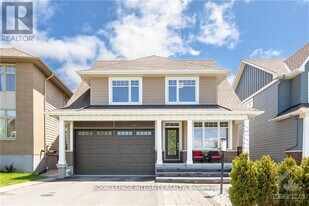 396 Huntsville Dr in Ottawa, ON - Building Photo