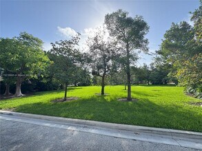 159 Cameron Ct in Weston, FL - Building Photo - Building Photo