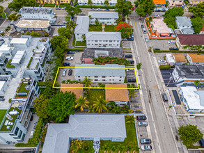 550 SW 10th St in Miami, FL - Building Photo - Primary Photo