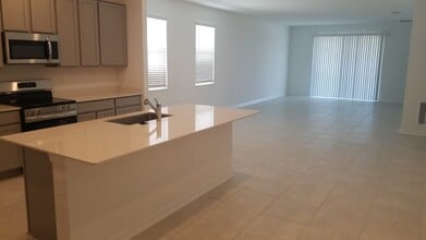 1427 Brentwood Dr in Kissimmee, FL - Building Photo - Building Photo