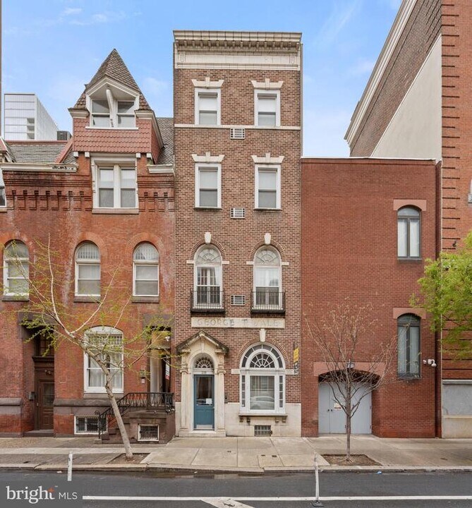 238 S 13th St in Philadelphia, PA - Building Photo