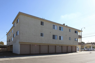 2901 E 10th St in Long Beach, CA - Building Photo - Building Photo