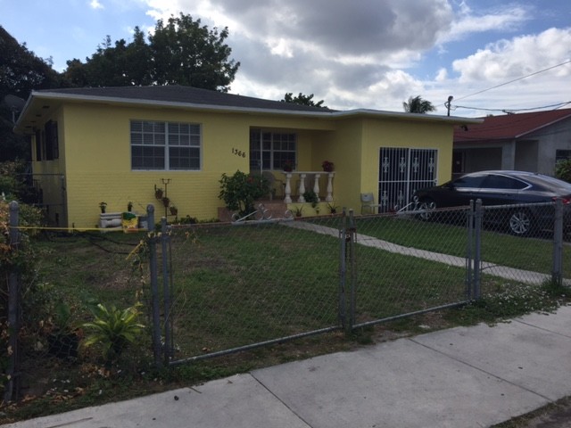 1366 NW 75th St in Miami, FL - Building Photo