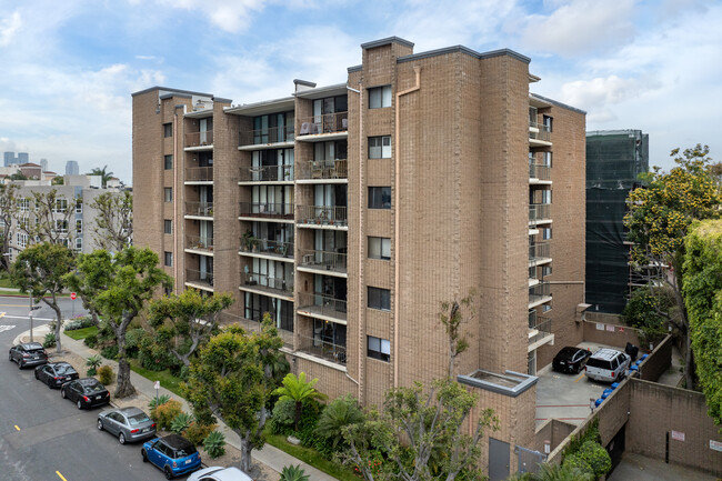 Kelton Arms in Los Angeles, CA - Building Photo - Primary Photo