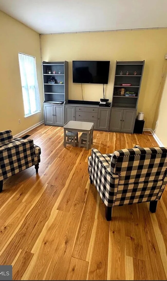 property at 511 Pebble Ln
