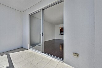 200 W Sahara Ave in Las Vegas, NV - Building Photo - Building Photo