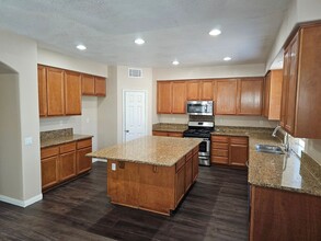 43374 Chico Dr in Temecula, CA - Building Photo - Building Photo