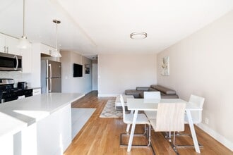 784 Columbus Ave in New York, NY - Building Photo - Building Photo