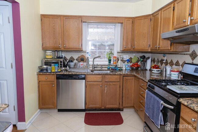 13 Harding Ave in Woodbridge Township, NJ - Building Photo - Building Photo