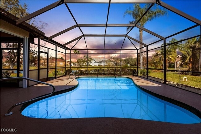 8361 Trentwood Ct in Ft. Myers, FL - Foto de edificio - Building Photo