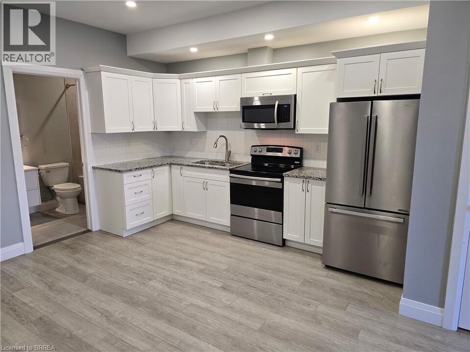 140 Murray St in Brantford, ON - Building Photo