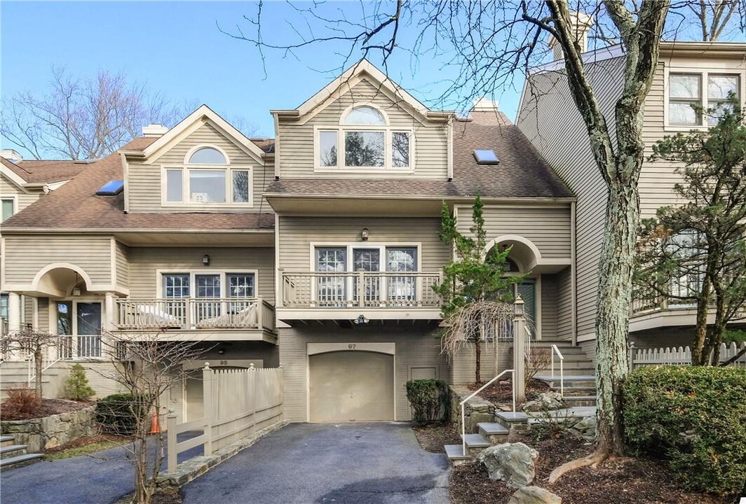 97 Boulder Ridge Rd in Scarsdale, NY - Building Photo