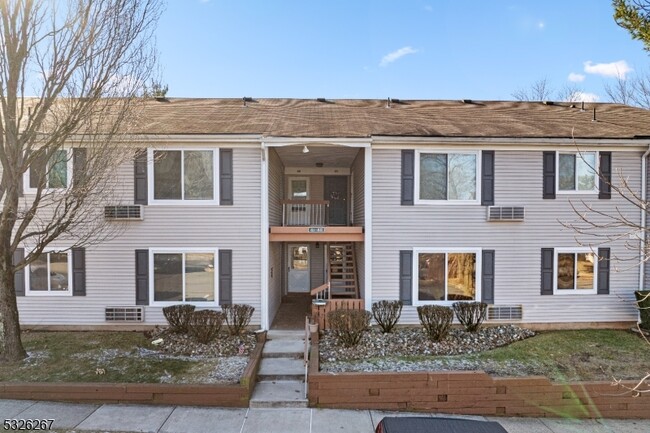 44 Bolton Ct in Franklin Township, NJ - Building Photo - Building Photo