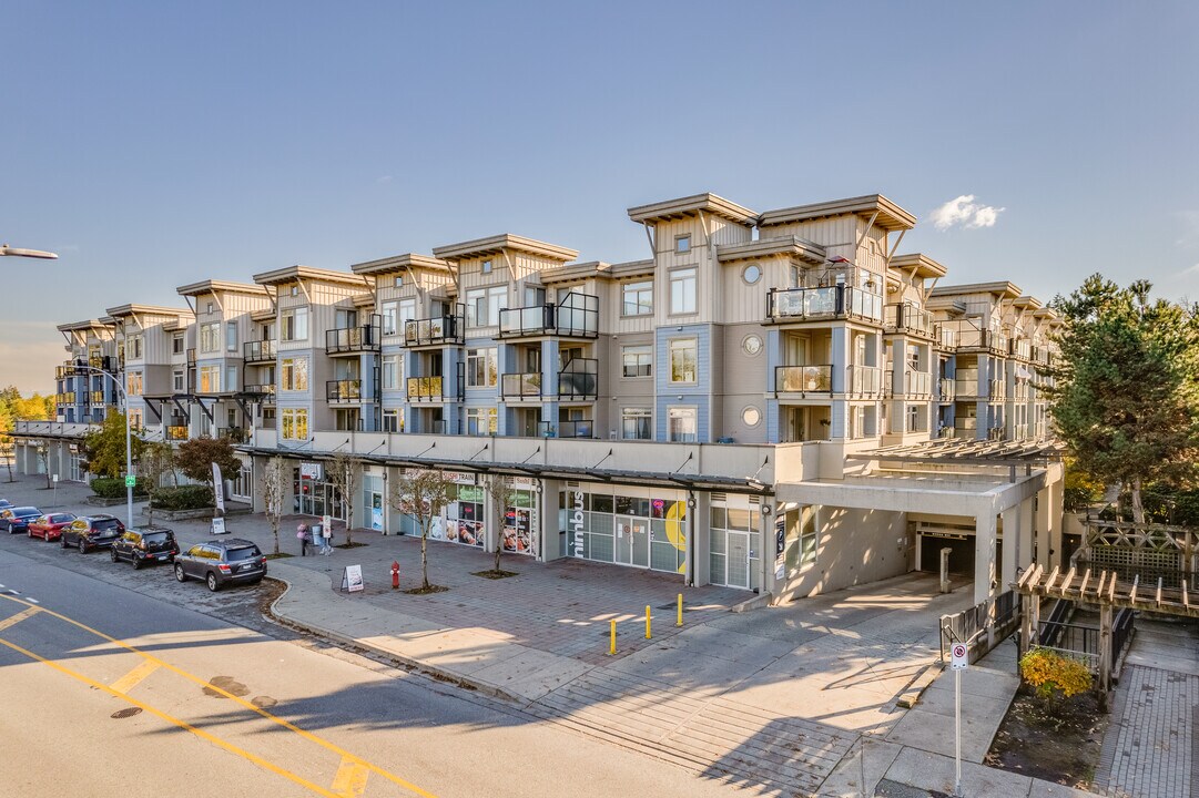 Charleton Park in Surrey, BC - Building Photo