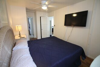 728 Venice Ct in San Diego, CA - Foto de edificio - Building Photo