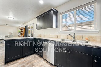 1860 E Adelaide Dr in Meridian, ID - Building Photo - Building Photo