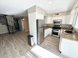 1425 E Desert Cove Ave in Phoenix, AZ - Building Photo