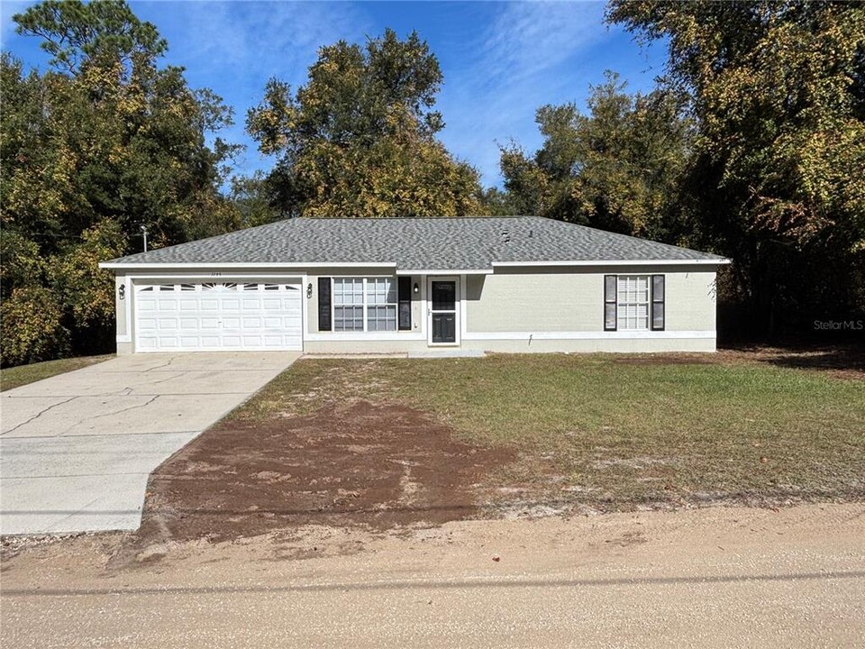 1195 14th St in Orange City, FL - Building Photo