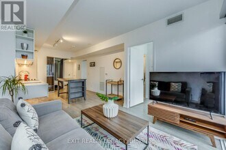 19 Western Battery Rd in Toronto, ON - Building Photo - Building Photo