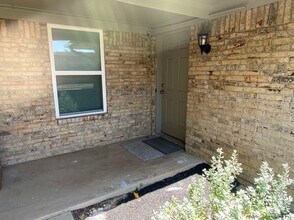 1017-1019 Mullins St in Irving, TX - Building Photo - Building Photo