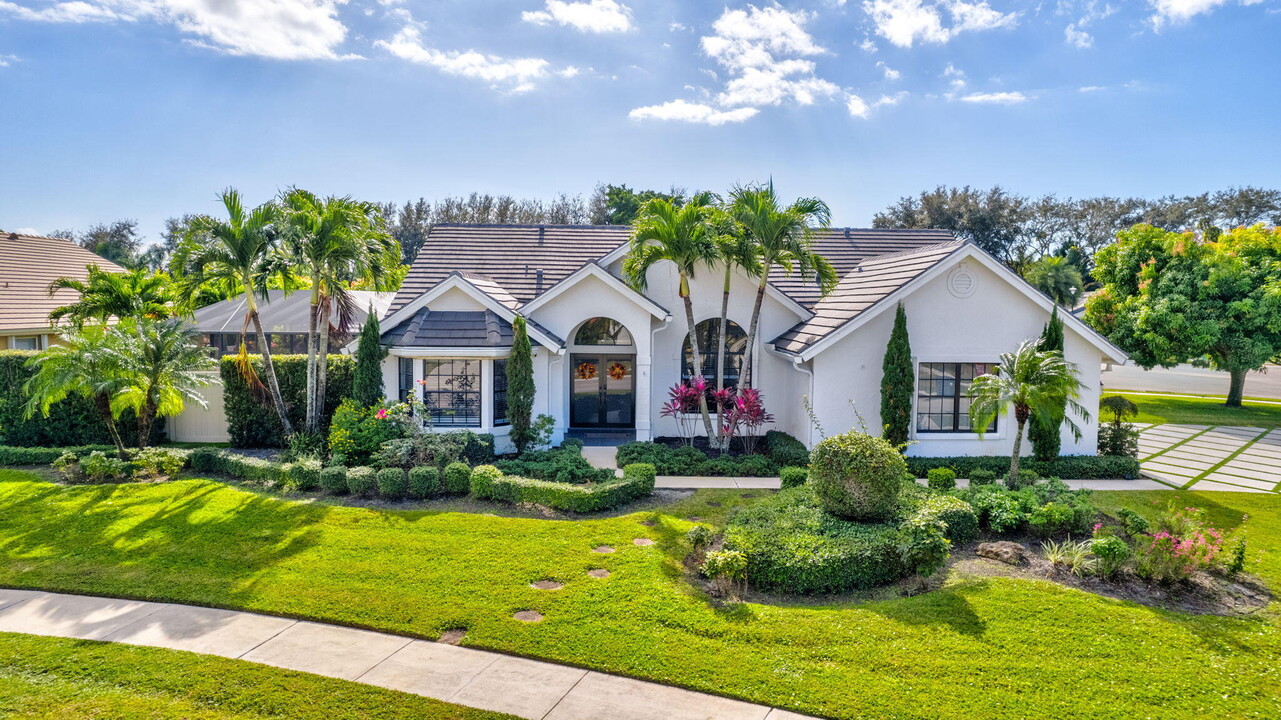 2470 Sandstone Ct in Wellington, FL - Building Photo