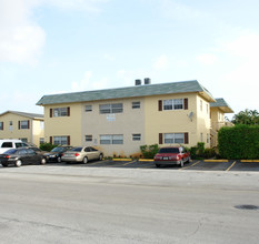 Sunrise Apartments in Sunrise, FL - Foto de edificio - Building Photo