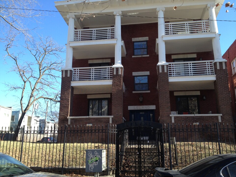 3813 Central St, Unit 3S in Kansas City, MO - Building Photo