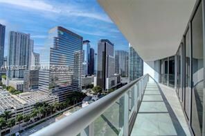 495 Brickell Ave in Miami, FL - Foto de edificio - Building Photo