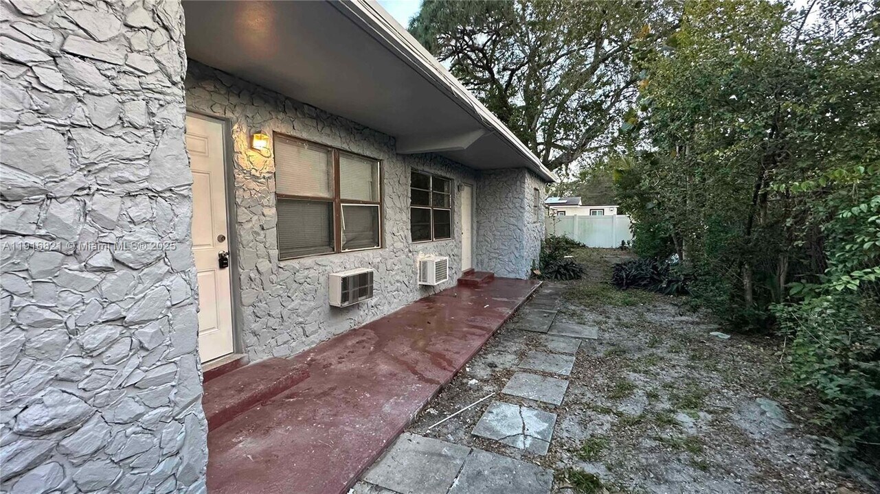 1808 NW 9th St in Fort Lauderdale, FL - Building Photo