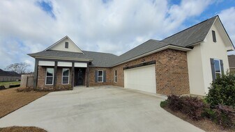 10130 Oak Colony Dr in Baton Rouge, LA - Building Photo