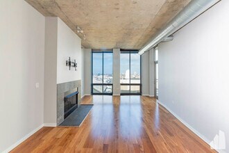 700 N Larrabee St, Unit 1902 in Chicago, IL - Building Photo - Building Photo