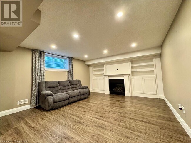 553 Sundew Dr in Waterloo, ON - Building Photo - Building Photo