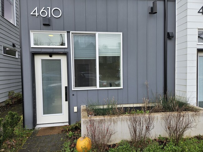 4610 Woodland Park Ave N in Seattle, WA - Building Photo - Building Photo