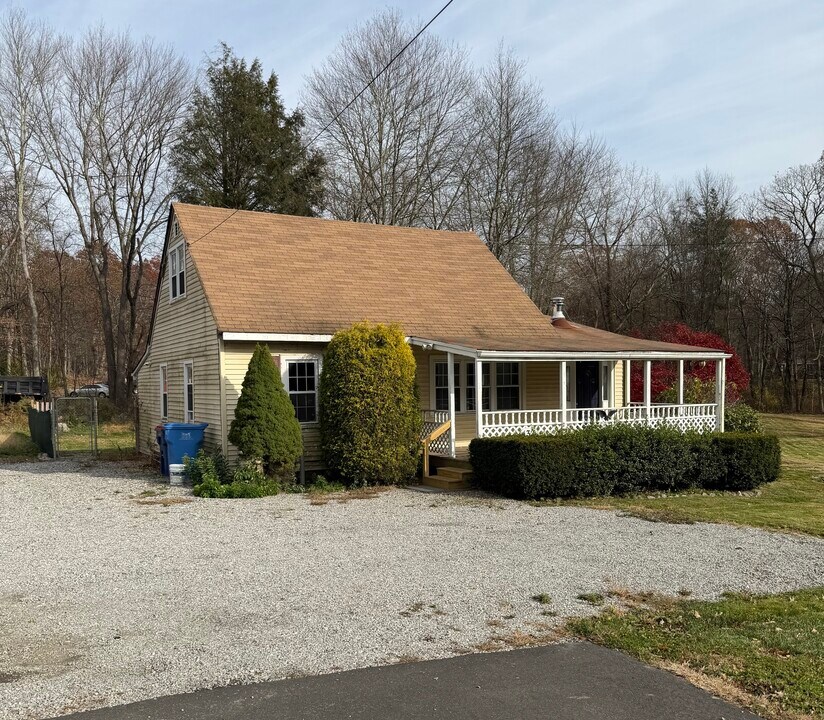 432 Pepper St in Monroe, CT - Building Photo