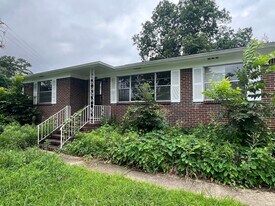 512 Sunhill Rd NW in Center Point, AL - Building Photo