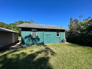 12 William Dr in Daytona Beach, FL - Building Photo - Building Photo